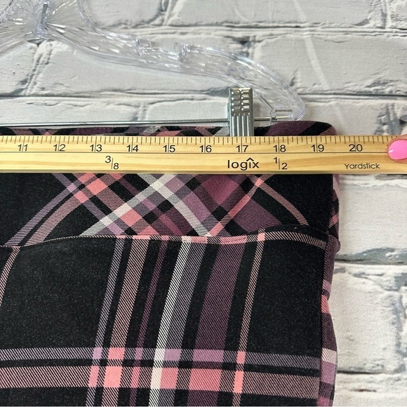 Torrid Pixie Skinny Studio Luxe Ponte High-Rise
Pant Pink Plaid Size 2R Stretch - Picture 7 of 10